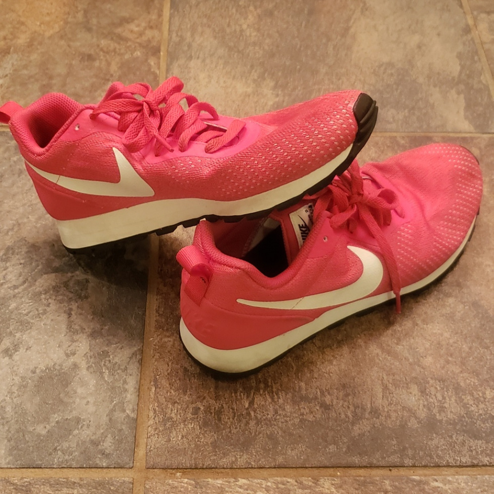 9.5 Nike MD Runner 2 Shoes
